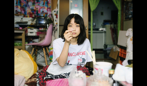 人生に詰んだ元アイドルは、赤の他人のおっさんと住む選択をした